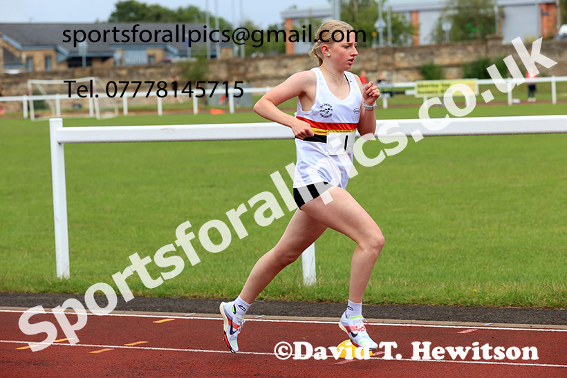 Girls 1500 metres, 2025 Northumberland Schools Track and Fields, Wentworth, Hexham. Photo: David T. Hewitson/Sports for All Pics